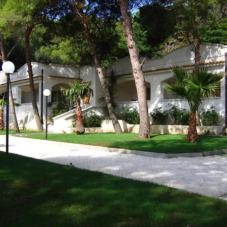 Villaggio Baia Dei Lombardi * ヴィエステ